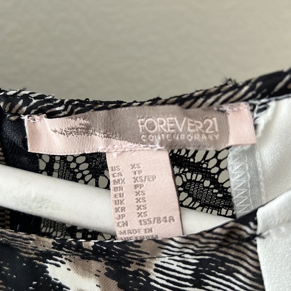 Blouse - Picture 2 of 4